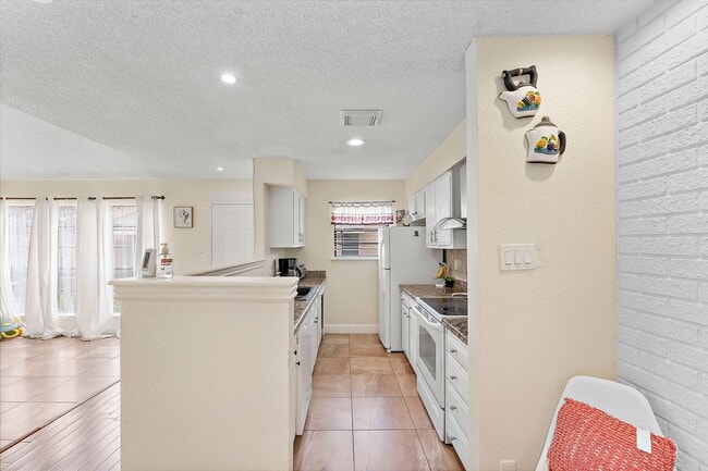 Foto del edificio - 2419 Briarwest Blvd