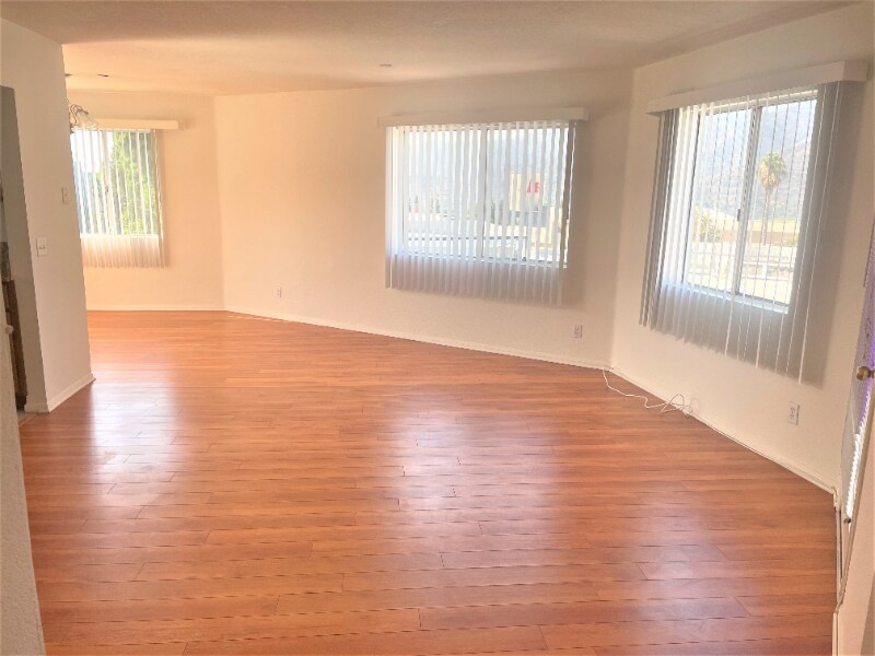 3119 Foothill Blvd Unit 12, La CrescentaMontrose, CA 91214 Room for