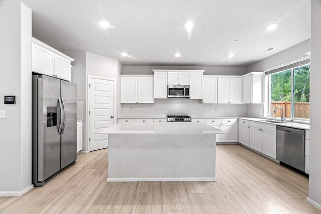 Building Photo - Two-Story Home in Soundview Estates
