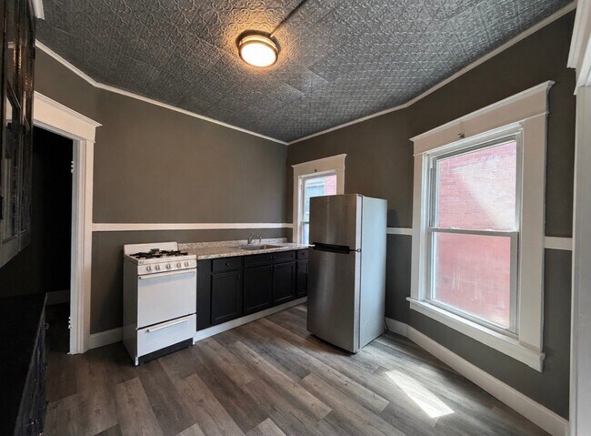 Foto del edificio - 1042 Elmwood Ave