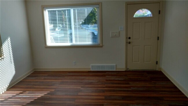 Foto del edificio - 2708 S Imperial St