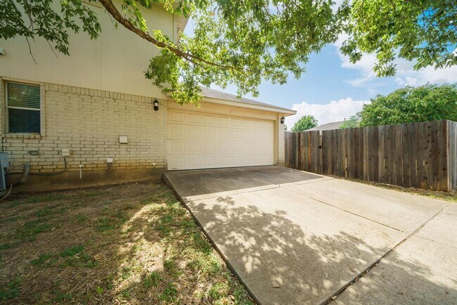 Foto del edificio - 2600 Theresa Blanchard Ln