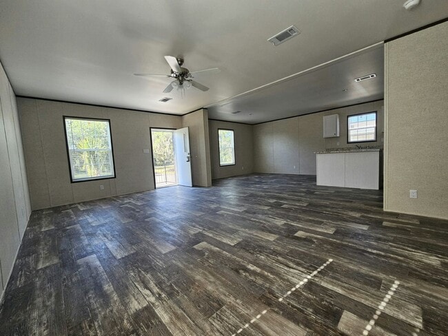 Foto del edificio - 6591 Hidden Oaks Dr