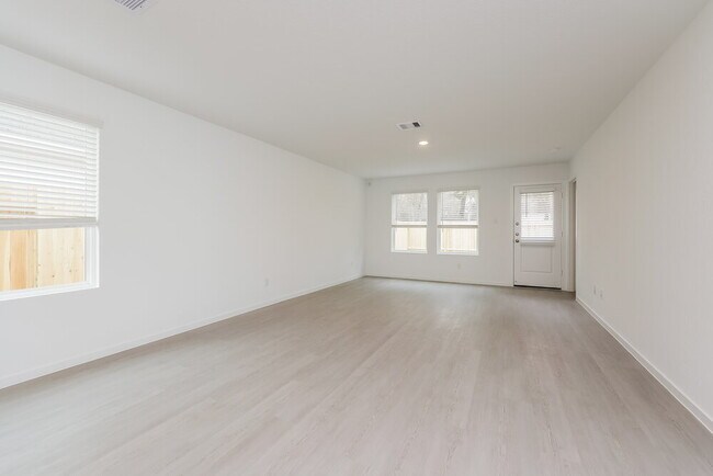 Foto del edificio - 325 Woodland Hills Dr