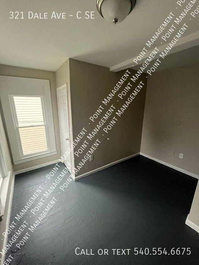 Primary Photo - Upstairs 2 Bed 1 Bth Apt Close to Downtown...
