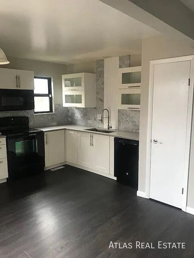 Building Photo - 1101 S Yosemite Way