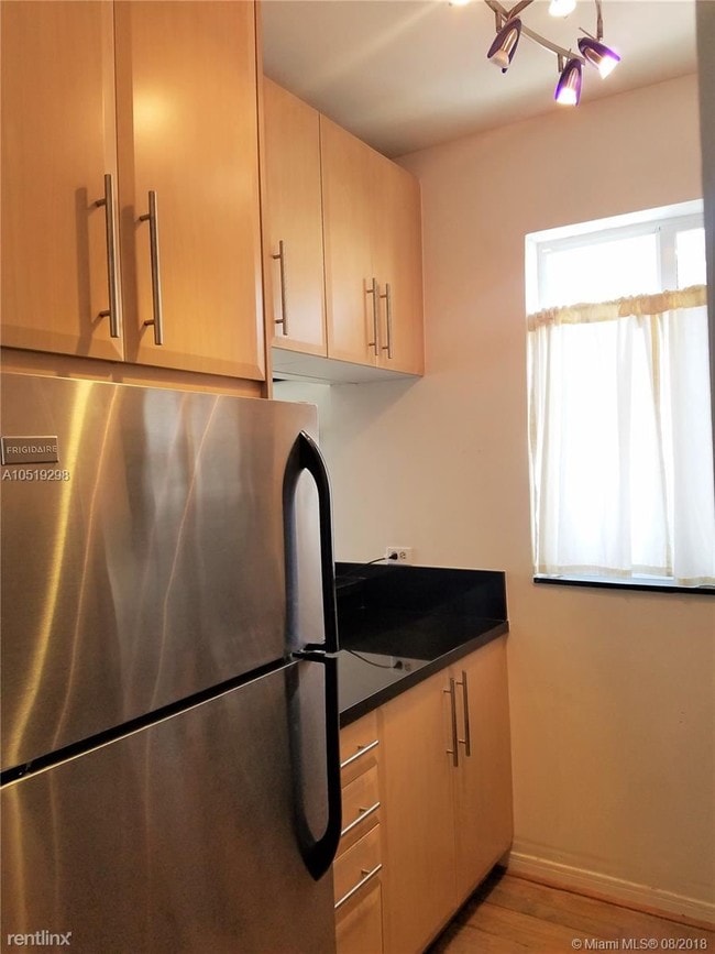 Building Photo - 2 br, 2 bath  - 4720 Pine Tree Dr # 244