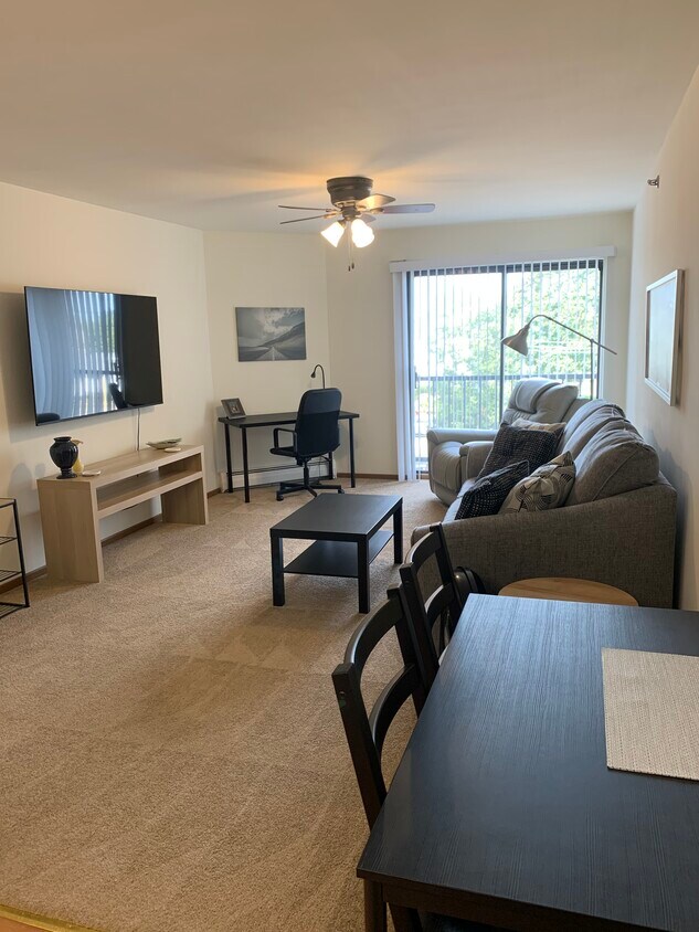 Living room - 131 E Park Ave