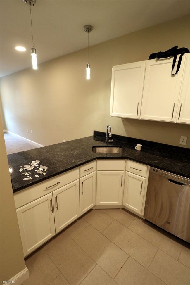 Foto del edificio - 1 br, 1 bath  - 4 Mayflower Ave Apt 308B