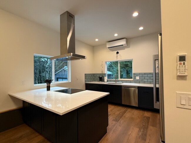 Building Photo - 2213 Squalicum Mountain Rd