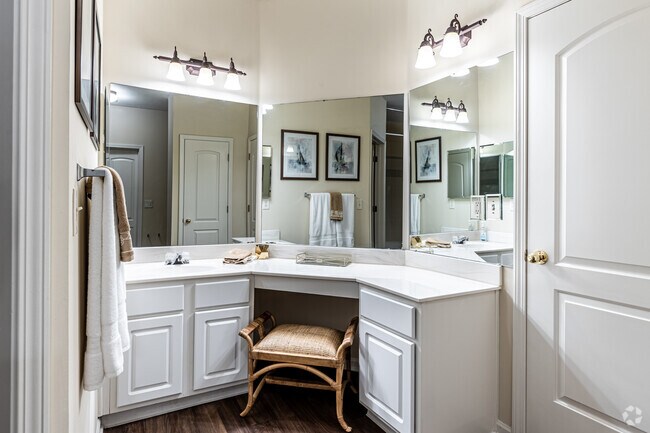 1 HAB, 1 BA - 940 ft² - The Woods of Cherry Creek Apartment Homes