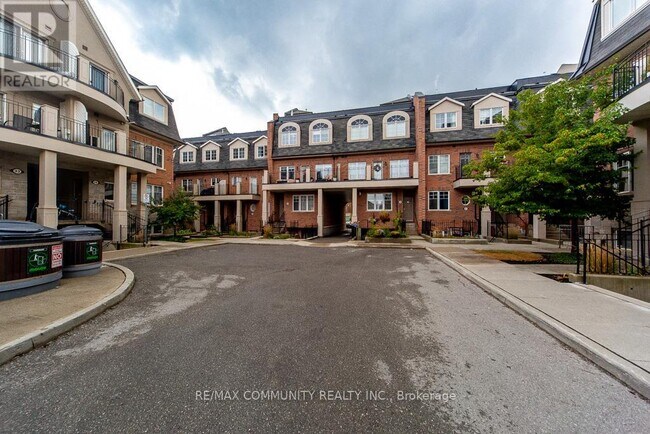 Photo du bâtiment - 2420-32420 Baronwood Dr