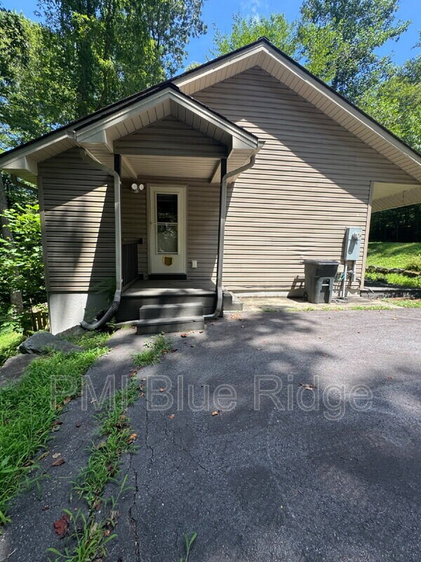 Foto del edificio - 46 Madison Heights Dr