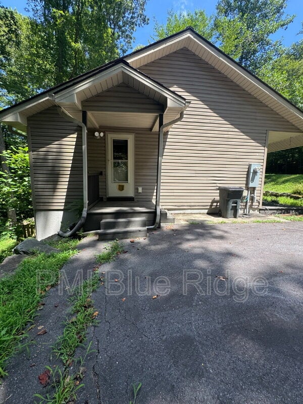 Photo - 46 Madison Heights Dr House