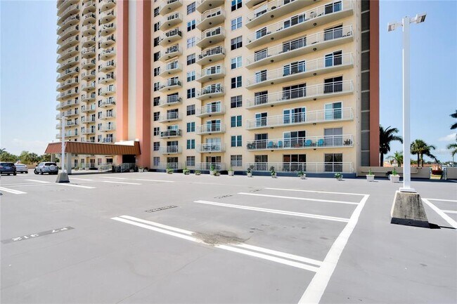 Foto del edificio - 4900 Brittany Dr S