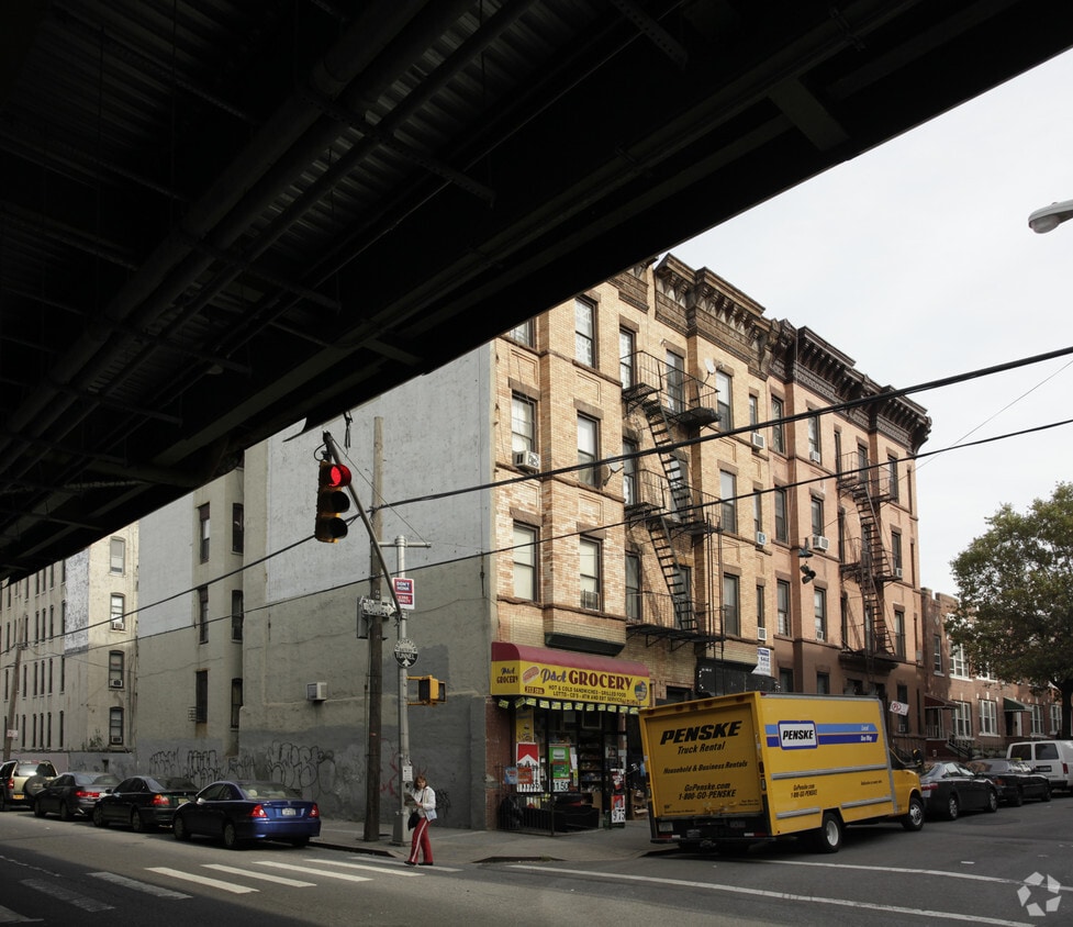 Building Photo - 313-315 58th St
