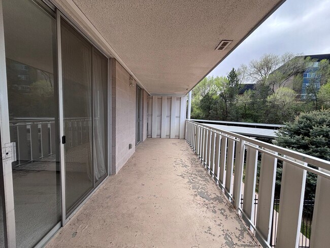 Foto del edificio - Available Now - 1 Bed 1 Bath Condo Home w/ Wall AC Unit - MileStone Real Estate Services