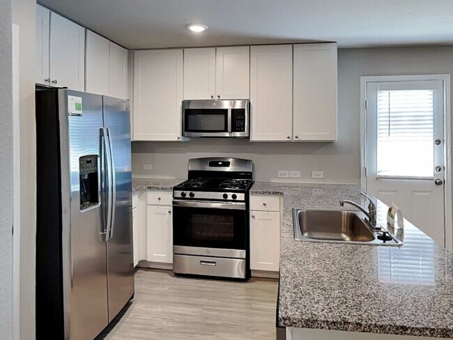 Foto del edificio - 7218 Avila Vis