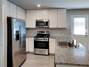 Building Photo - 7218 Avila Vis