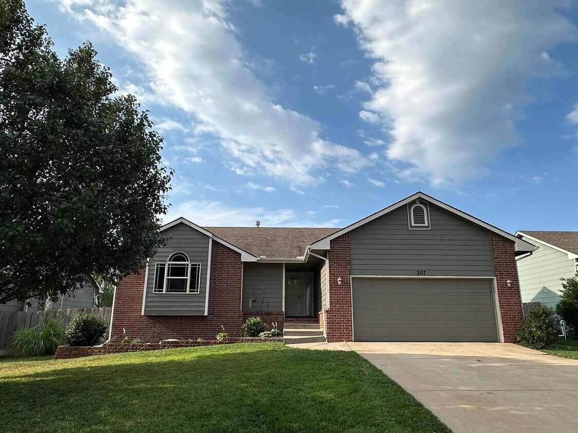Primary Photo - Beautiful Updated 5 Bedroom Home - Derby ,KS