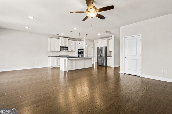 Foto del edificio - 3331 Fall Branch Ln
