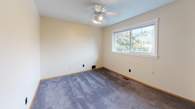 Building Photo - 510 N 87th St