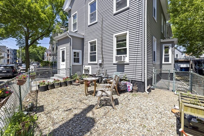 Building Photo - 71 Gilman St