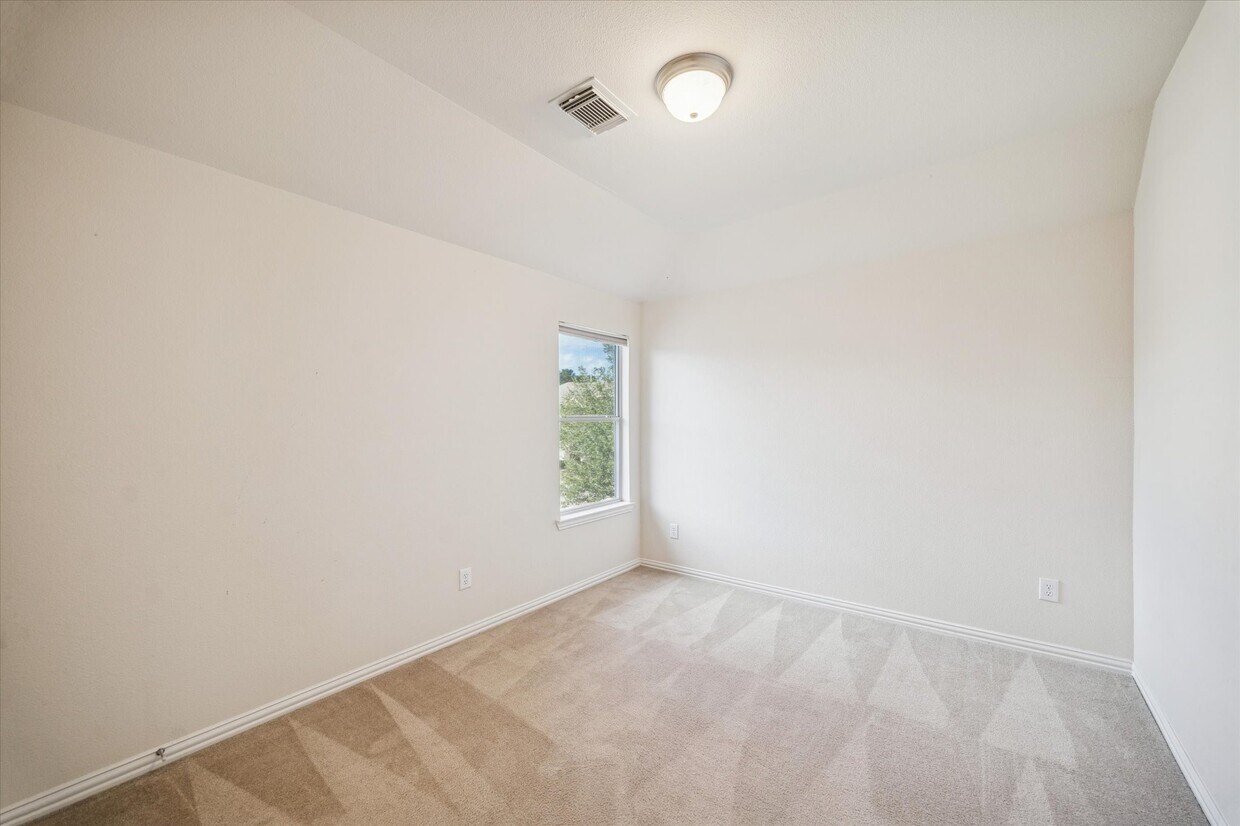 Foto principal - 16027 Powder Springs Ln