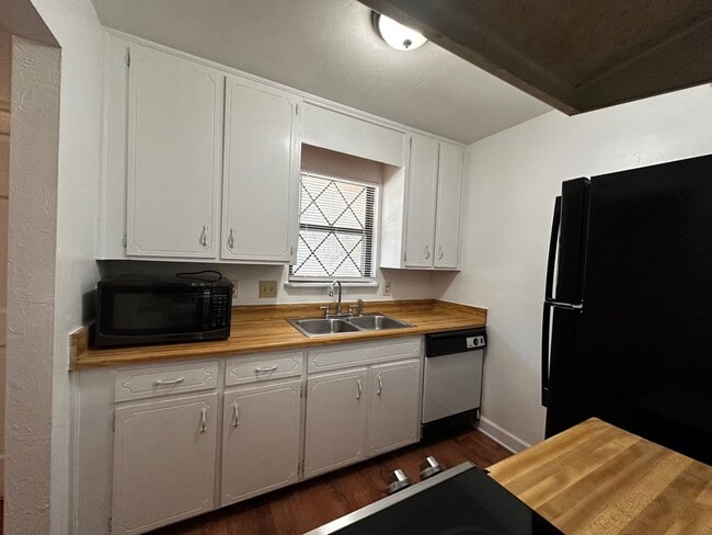 Building Photo - 609 Acorn Grove Ct