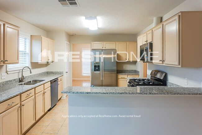Foto del edificio - HOME FOR RENT!! ONE MONTH FREE!