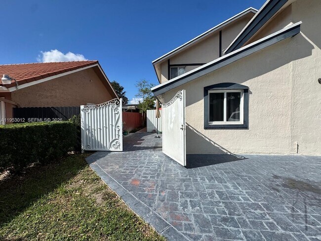 Building Photo - 10710 SW 141st Ave