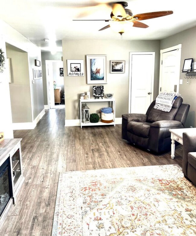 Living Room - 716 Wyldwood Ln