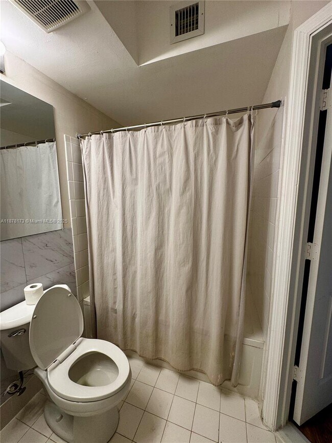 Foto del edificio - 17125 N Bay Rd