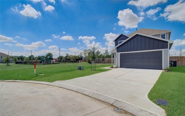 Foto del edificio - 22223 Regal Heights Dr
