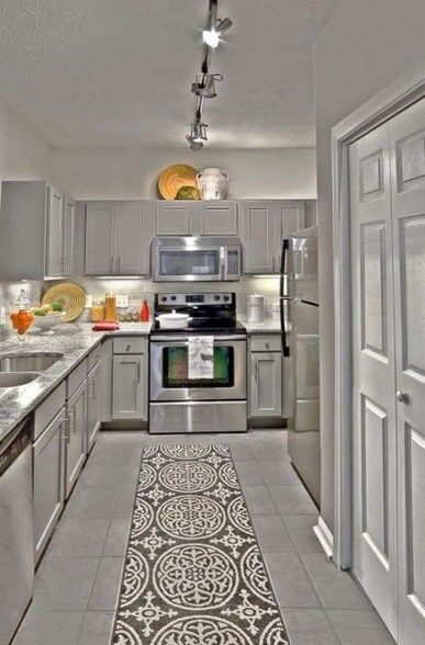 Photo - 240 E Belle Isle Rd NE