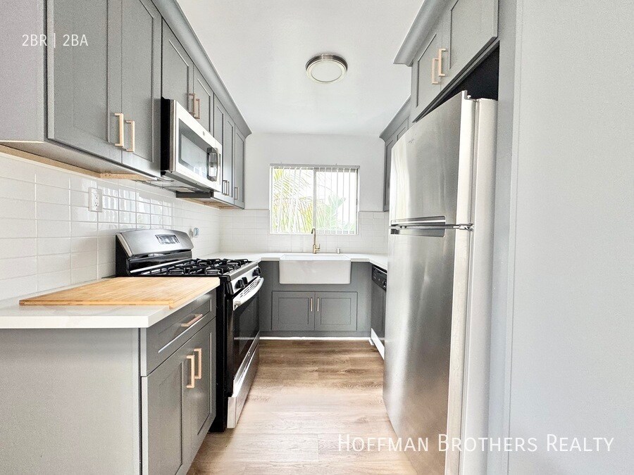 Foto principal - 10206 Regent St