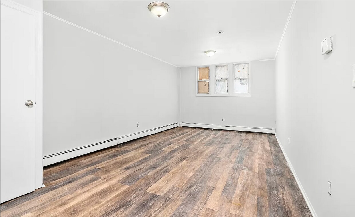 Primary Photo - 3325 108th St