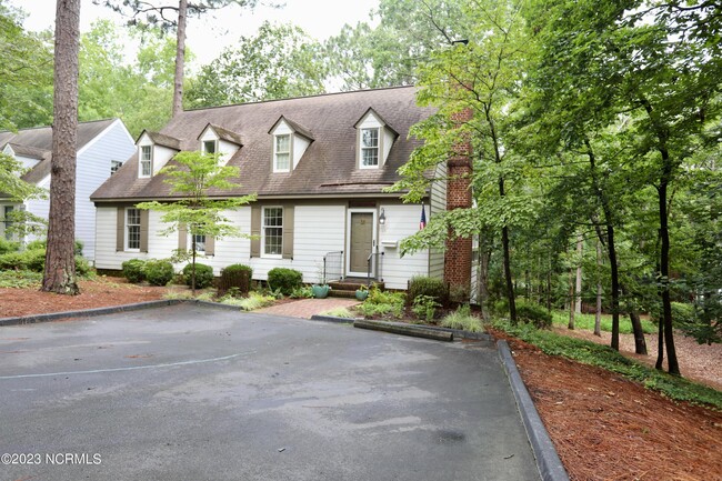 Building Photo - 25 Villagewood Cir