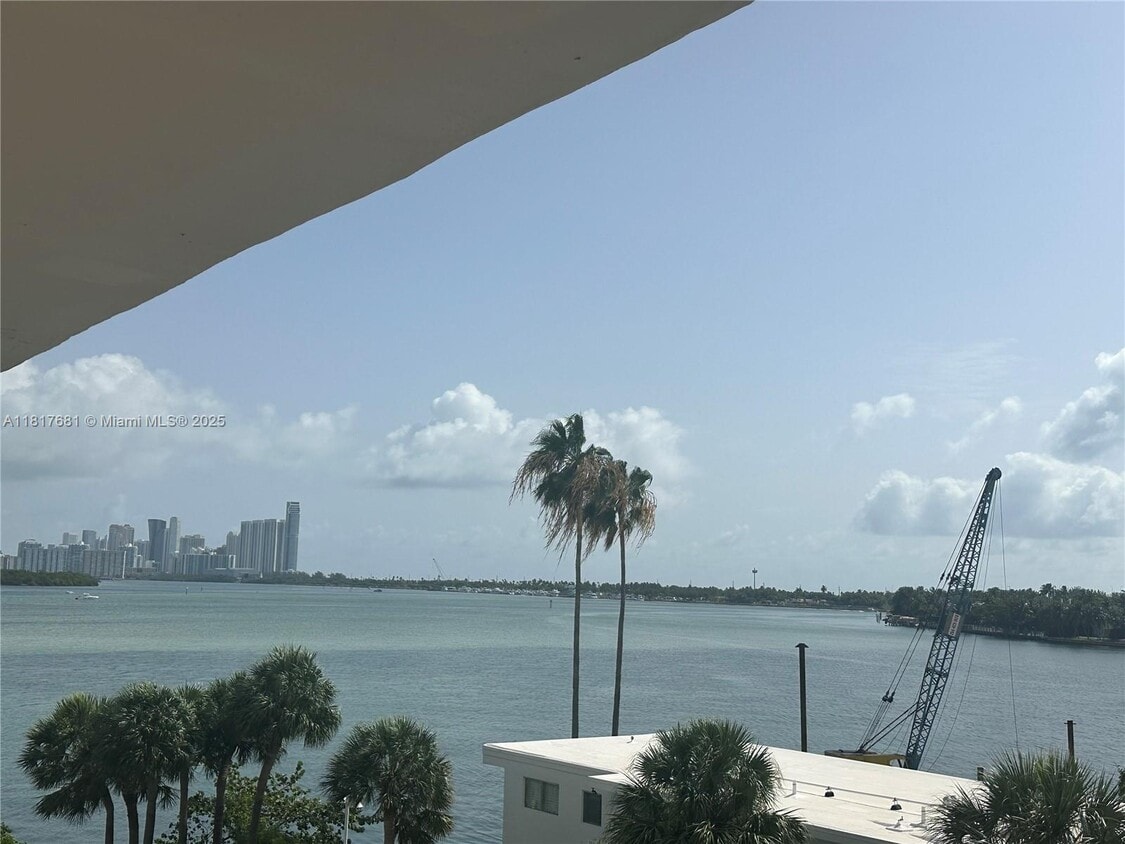 Primary Photo - 10350 W Bay Harbor Dr