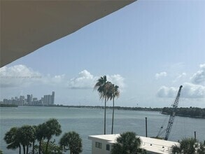 Building Photo - 10350 W Bay Harbor Dr
