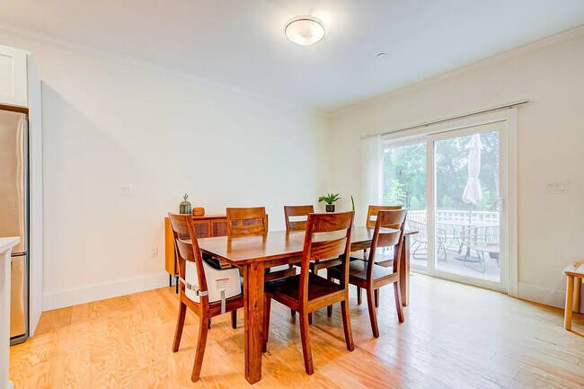 Foto del edificio - 23 Lily Pond Ln