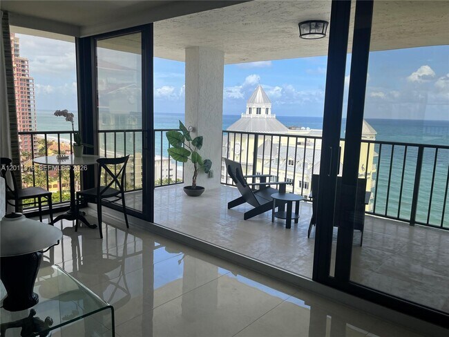 Foto del edificio - 1905 N Ocean Blvd