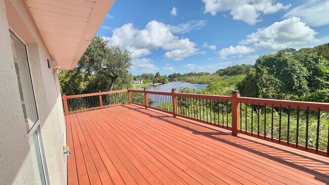 Foto del edificio - Location Alert! Waterfront 2 Bedroom + Den, 2 Bath Duplex – Available Now!