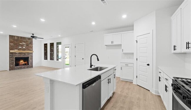 Building Photo - 4856 W Aurora St