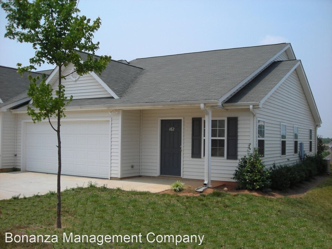 3 br, 2 bath House 162 Springwood Lane House Rental in Mooresville