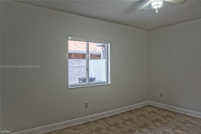 Foto del edificio - 3 br, 2 bath House - 8390 NW 103rd St Apt ...