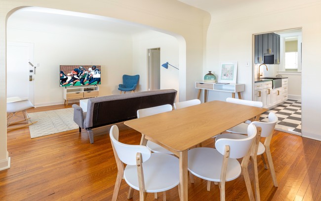 1 Bedroom Dining Room - The Hillcrest Apartments