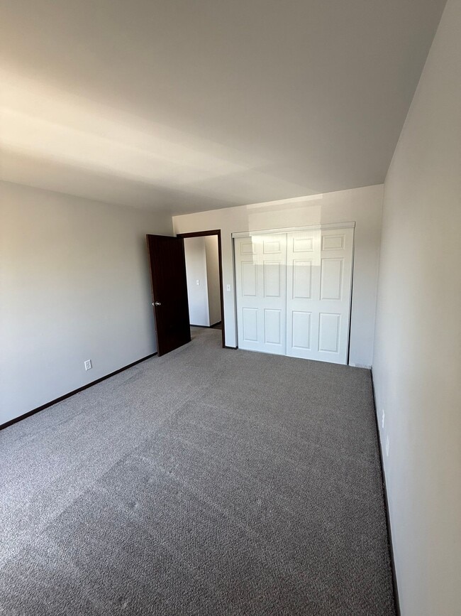 Building Photo - Rivers Edge Apartments
