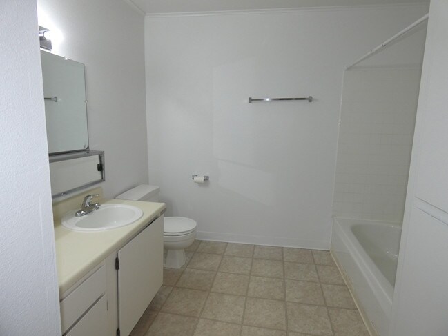 Building Photo - 2709 Leslie Rd