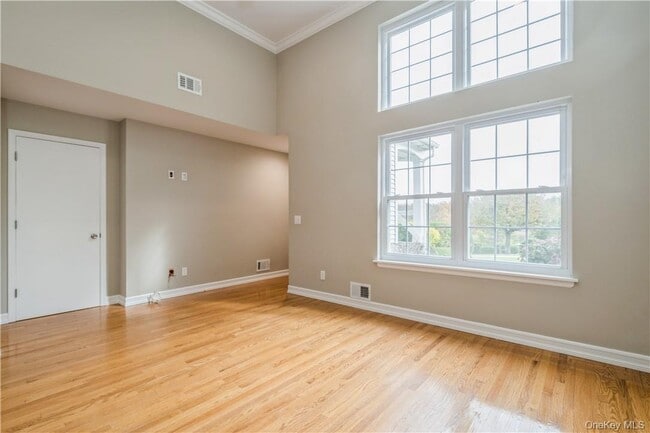 Building Photo - 27 The Knolls